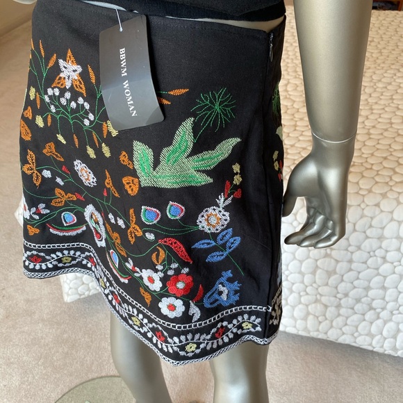 Boho Printed Mini Skirt With Colorful Embroidery - Picture 6 of 9